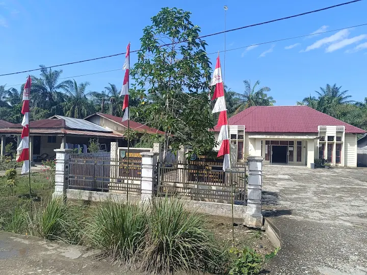 “Oknum Kepala Desa diduga memalsukan surat tanah milik warga untuk mendapatkan ganti rugi.”